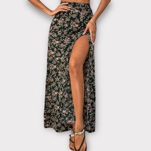 Boho Floral Maxi Skirt.
Beautiful Spring/Summer Skirt